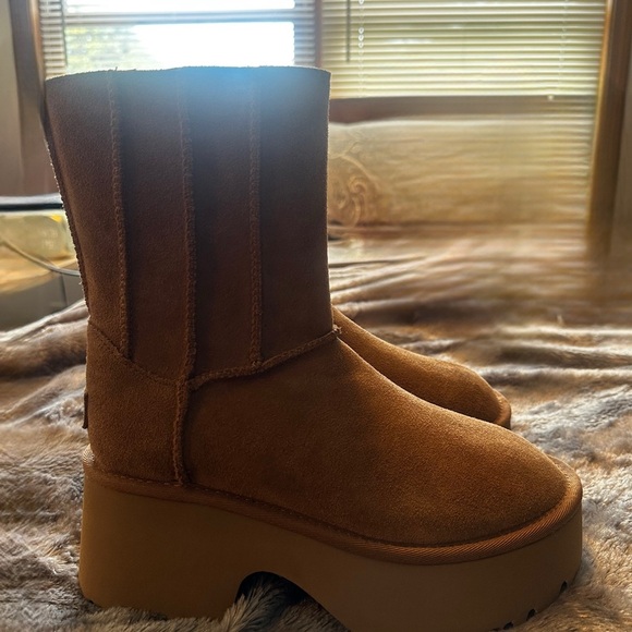 UGG Classic Twin Seam Platform Boot - Picture 1 of 14